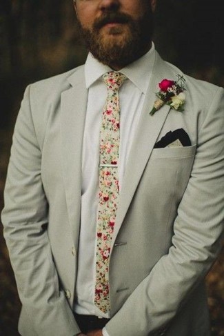 С чем носить светло-коричневый галстук мужчине: Несмотря на то, что это классический лук, ансамбль из бежевого пиджака и светло-коричневого галстука всегда будет по душе джентльменам, но также покоряет при этом сердца дам.