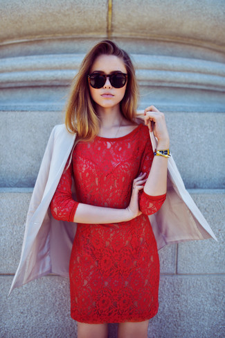 Красное кружевное облегающее платье от Dolce & Gabbana