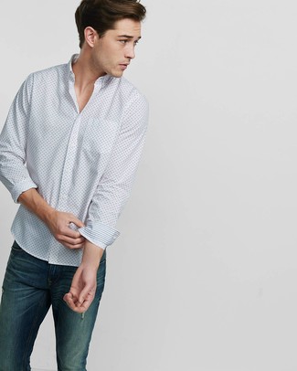 Как носить белую рубашку с длинным рукавом с принтом с темно-синими джинсами мужчине: Белая рубашка с длинным рукавом с принтом и темно-синие джинсы — необходимые составляющие в гардеробе мужчин с хорошим чувством стиля.