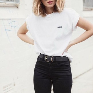 Какие джинсы скинни носить с белой футболкой с круглым вырезом в 30 лет в жару: Белая футболка с круглым вырезом и джинсы скинни — хороший образ для похода в кино или шоппинга.