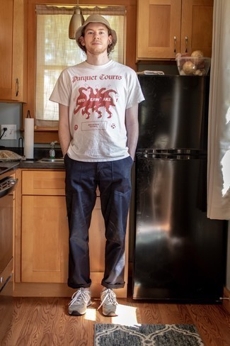 Мужская бело-красная футболка с круглым вырезом с принтом от Moncler