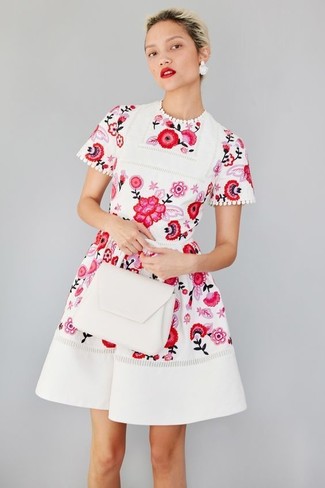 Белое платье с пышной юбкой с цветочным принтом от Dolce & Gabbana