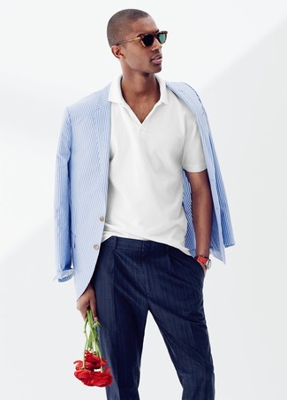 Какие футболки-поло носить с бело-темно-синим пиджаком мужчине: Бело-темно-синий пиджак и футболка-поло — обязательные элементы в гардеробе мужчин с классным вкусом в одежде.