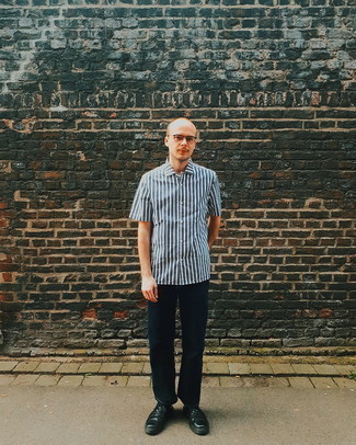 Мужская бело-темно-синяя рубашка с коротким рукавом в вертикальную полоску от Kent & Curwen