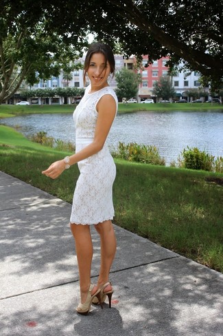 Белое кружевное облегающее платье от Vesper