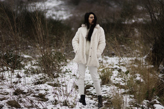 Женское белое пальто с рельефным рисунком от Pull&Bear