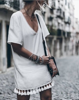 Белое платье прямого кроя c бахромой от Maison Margiela