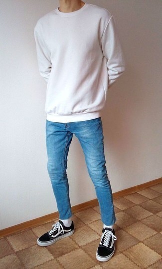 Какие низкие кеды носить с голубыми зауженными джинсами мужчине: Белый свитшот и голубые зауженные джинсы — отличная формула для воплощения стильного и несложного образа. Пара низких кед великолепно подходит к остальным составляющим лука.