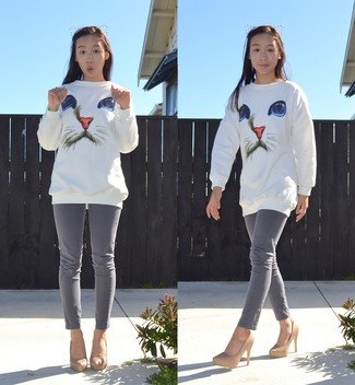Белый свободный свитер с принтом от Mira Mikati