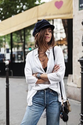 С чем носить черно-белые кожаные часы женщине: Сочетание белой блузы на пуговицах и черно-белых кожаных часов - очень практично, и поэтому отлично подходит на каждый день.