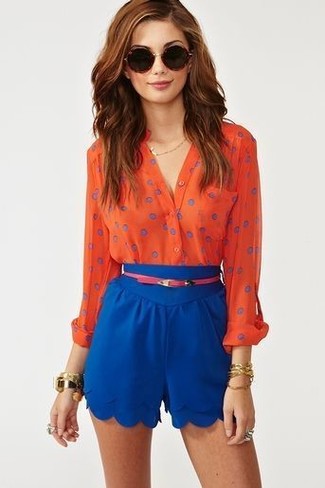 С чем носить красную блузу на пуговицах в 30 лет: Красная блуза на пуговицах и синие шорты — обязательные составляющие в гардеробе барышень с хорошим чувством стиля.