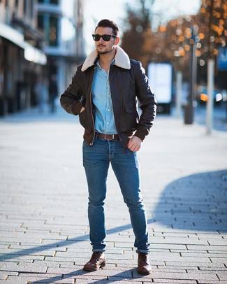 Какие джинсовые рубашки носить с синими зауженными джинсами в 30 лет мужчине: Джинсовая рубашка и синие зауженные джинсы — выбор молодых людей, которые постоянно в движении. Сбалансировать лук и добавить в него толику классики позволят коричневые кожаные повседневные ботинки.