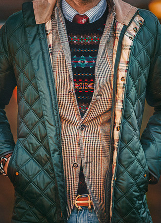 С чем носить темно-коричневый пиджак мужчине в прохладную погоду в стиле кэжуал: Темно-коричневый пиджак и синие джинсы — обязательные вещи в гардеробе молодых людей с чувством стиля.