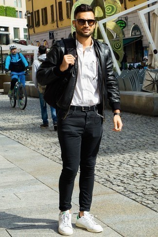 Какие джинсы носить с черным бомбером мужчине: В сочетании друг с другом черный бомбер и джинсы выглядят весьма удачно. В паре с этим луком прекрасно выглядят белые кожаные низкие кеды.
