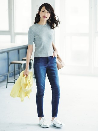 С чем носить желтую ветровку женщине: Желтая ветровка и темно-синие джинсы скинни — хорошая формула для создания стильного и незамысловатого образа. Вкупе с этим образом великолепно будут выглядеть белые низкие кеды из плотной ткани.