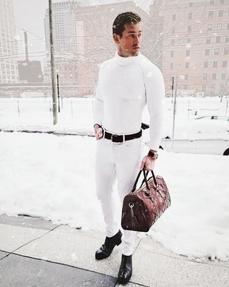 С чем носить белую вязаную водолазку в 30 лет мужчине весна: Белая вязаная водолазка в сочетании с белыми джинсами — превосходный вариант для создания мужского образа в стиле смарт-кэжуал. И почему бы не добавить в этот лук на каждый день чуточку консерватизма с помощью черных кожаных ботинок челси? Когда зимняя пора сменяется в весенне-осенний период, мы сбрасываем слои зимней одежды и хотим выглядеть по-весеннему ярко и по моде,. Такой ансамбль послужит прекрасным источником стильного вдохновения.