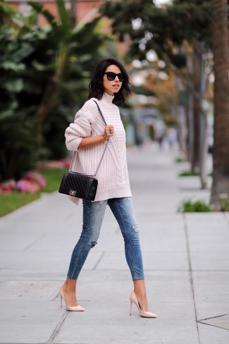 Какие водолазки носить с темно-синими джинсами женщине: Сочетание водолазки и темно-синих джинсов — превосходный вариант для воплощения лука в стиле smart casual. В этот наряд очень легко интегрировать пару розовых кожаных туфель.