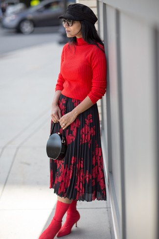 С чем носить кепку женщине: Красная водолазка и кепка — прекрасная формула для создания стильного и функционального наряда. В сочетании с этим луком выгодно будут смотреться красные ботильоны на резинке.