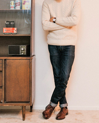 Какие джинсы носить с коричневыми брогами в 30 лет: Бежевый вязаный свитер и джинсы — обязательные вещи в гардеробе стильного жителя мегаполиса. Почему бы не привнести в повседневный образ немного консерватизма с помощью коричневых брогов?