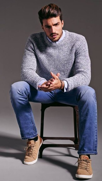 Какие плимсоллы носить с серым вязаным свитером в 30 лет мужчине: Дуэт серого вязаного свитера и синих джинсов в мужском ансамбле позволит создать ощущение "элегантной свободы". В сочетании с этим луком гармонично будут смотреться плимсоллы.