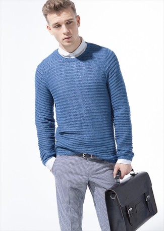 Как носить классическую рубашку с вязаным свитером в 30 лет мужчине в теплую погоду: Вязаный свитер в сочетании с классической рубашкой безусловно будет обращать на себя внимание прекрасных женщин.