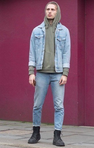 Как носить темно-зеленый худи с голубыми джинсами мужчине: Темно-зеленый худи и голубые джинсы будет превосходным вариантом для простого повседневного ансамбля. И почему бы не привнести в повседневный образ немного эффектности с помощью черных кожаных повседневных ботинок?