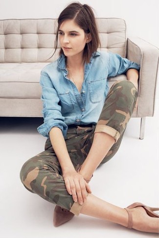 С чем носить оливковые джинсы женщине: Голубая джинсовая рубашка и оливковые джинсы — рассмотри этот выбор, если не боишься чувствовать себя в центре внимания. Коричневые замшевые туфли — хороший выбор, чтобы дополнить образ.