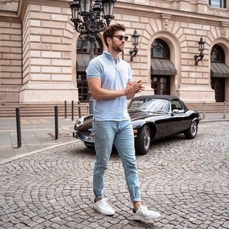 Какие футболки-поло носить с белыми низкими кедами в 30 лет мужчине: Сочетание футболки-поло и голубых джинсов поможет составить необыденный мужской лук в расслабленном стиле. В тандеме с этим ансамблем органично будут выглядеть белые низкие кеды.