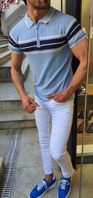 С чем носить голубую футболку-поло с принтом в 30 лет мужчине: Если ты делаешь ставку на удобство и практичность, голубая футболка-поло с принтом и белые рваные джинсы — превосходный вариант для привлекательного повседневного мужского лука. Любители экспериментировать могут дополнить лук синими низкими кедами из плотной ткани, тем самым добавив в него немного изысканности.