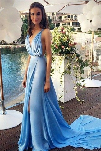 С чем носить голубое платье в деловом стиле: Голубое платье — отличный образ для светского мероприятия.