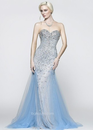 Голубое вечернее платье с украшением от ASOS DESIGN