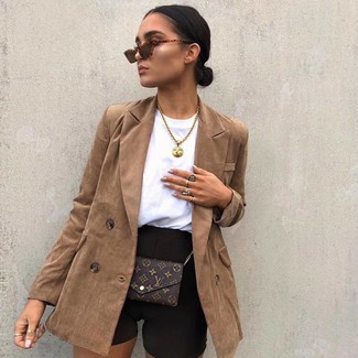 Какие шорты носить с коричневым пиджаком в 30 лет женщине: Коричневый пиджак и шорты — must have предметы в гардеробе барышень с чувством стиля.