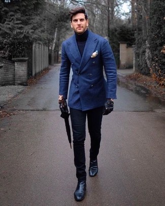 Какие ботинки челси носить с синим двубортным пиджаком мужчине: Синий двубортный пиджак и черные брюки чинос — хороший выбор для воплощения мужского образа в стиле smart casual. Ботинки челси — великолепный выбор, чтобы закончить образ.