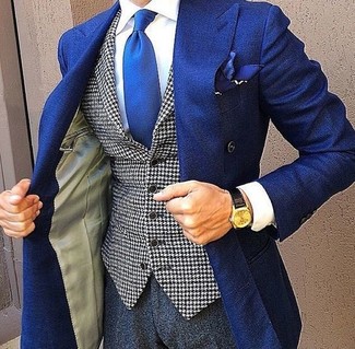 Модный лук: синий двубортный пиджак, бело-черный жилет с рисунком "гусиные лапки", белая классическая рубашка, темно-серые классические брюки
