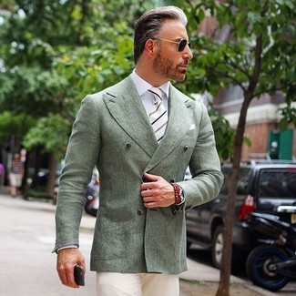 С чем носить табачный браслет мужчине: Мятный двубортный пиджак в сочетании с табачным браслетом поможет создать стильный мужской лук.
