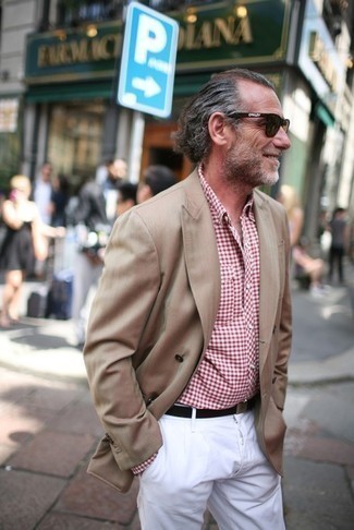 С чем носить светло-коричневый двубортный пиджак мужчине: Светло-коричневый двубортный пиджак и белые брюки чинос — классное решение для встреч с дресс-кодом смарт-кэжуал.