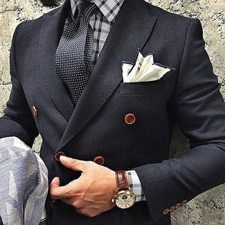 С чем носить черно-белый галстук в горошек мужчине: Сочетание черного шерстяного двубортного пиджака и черно-белого галстука в горошек поможет составить стильный классический образ.