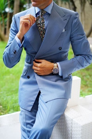С чем носить бирюзовый двубортный пиджак мужчине: Бирюзовый двубортный пиджак и голубые классические брюки помогут составить элегантный мужской образ.