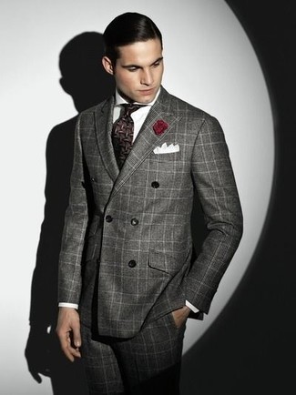 Модный лук: серый двубортный пиджак, белая классическая рубашка, серые классические брюки, темно-коричневый галстук