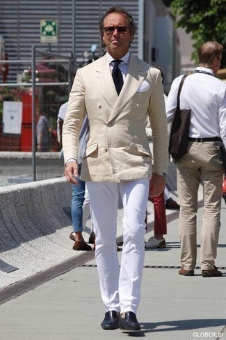 Какие лоферы носить с белыми классическими брюками за 40 лет мужчине лето: Такое сочетание бежевого двубортного пиджака и белых классических брюк можно надеть и на деловой обед, и на неофициальное мероприятие. Любишь незаурядные решения? Дополни свой образ лоферами. В такой одежде будет очень удобно, если на улице мучительная жара.