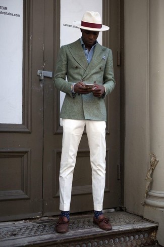 Какие классические брюки носить с темно-бирюзовым пиджаком мужчине: Темно-бирюзовый пиджак и классические брюки — прекрасный пример изысканного мужского стиля. Вкупе с этим луком великолепно выглядят коричневые кожаные лоферы с кисточками.