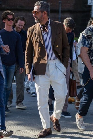 Какие лоферы носить с коричневым пиджаком за 40 лет мужчине: Сочетание коричневого пиджака и белых классических брюк поможет создать стильный и мужественный лук. Очень подходяще здесь будут выглядеть лоферы.