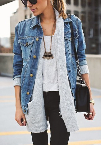 С чем носить серебряный кардиган женщине осень: Серебряный кардиган и черные джинсы скинни — превосходный вариант для простого, но модного образа. Безусловно, подобное сочетание будет выглядеть идеально осенью.