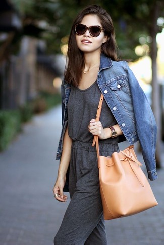 Светло-коричневая кожаная сумка-мешок от Fendi