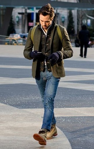 Какие джинсовые куртки носить с темно-бирюзовым пиджаком мужчине: Если ты из той категории парней, которые любят выглядеть с иголочки, тебе придется по вкусу образ из джинсовой куртки и темно-бирюзового пиджака. Очень выигрышно здесь смотрятся светло-коричневые повседневные ботинки из плотной ткани.