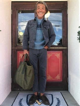С чем носить оливковую большую сумку мужчине весна в стиле кэжуал: Сочетание темно-серой джинсовой куртки и оливковой большой сумки - очень практично, и поэтому отлично подходит для воплощения интересного повседневного стиля. Очень удачно здесь смотрятся темно-коричневые кожаные ботинки дезерты. Когда зимний сезон уходит и сменяется более теплой погодой, мы стремимся выглядеть стильно, излучать мужественность и успех и привлекать взгляды прекрасного пола. Такой ансамбль несомненно поможет достичь желанной цели.