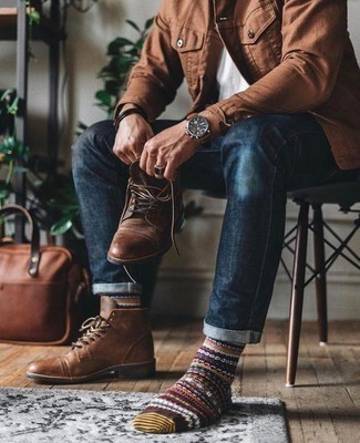 С чем носить кожаный браслет в 30 лет мужчине в стиле кэжуал: Табачная джинсовая куртка и кожаный браслет — стильный выбор парней, которые никогда не сидят на месте. В сочетании с коричневыми кожаными повседневными ботинками такой лук смотрится особенно выигрышно.