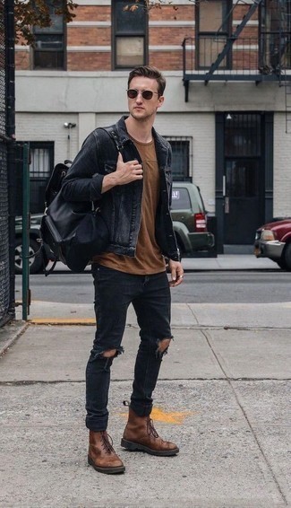 Какие джинсы носить с темно-серой джинсовой курткой мужчине: Такое лаконичное и удобное сочетание вещей, как темно-серая джинсовая куртка и джинсы, придется по вкусу джентльменам, которые любят проводить дни в постоянном движении. В тандеме с коричневыми кожаными повседневными ботинками такой образ выглядит особенно выгодно.