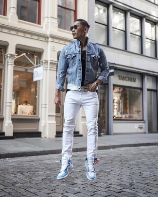 Какие джинсовые куртки носить с белыми джинсами в 30 лет мужчине в стиле кэжуал: Практичное сочетание джинсовой куртки и белых джинсов вне всякого сомнения будет обращать на себя взоры прекрасных дам. Чтобы добавить в образ чуточку небрежности , на ноги можно надеть голубые кожаные высокие кеды.