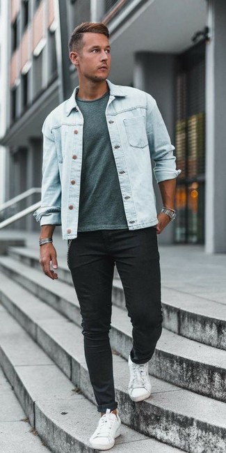 Как носить джинсовую куртку с джинсами в 20 лет мужчине: Поклонникам расслабленного стиля будет по вкусу лук из джинсовой куртки и джинсов. Очень стильно здесь смотрятся белые низкие кеды из плотной ткани.